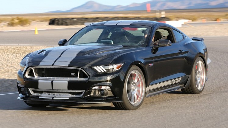 Shelby heeft de Mustang onder handen genomen. Het resultaat? De Shelby GT met minimaal 637 pk uit een supercharged 5,0 liter V8, een aangepast onderstel en flinke Borla uitlaten.