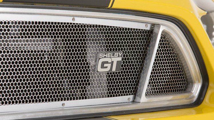 Shelby heeft de Mustang onder handen genomen. Het resultaat? De Shelby GT met minimaal 637 pk uit een supercharged 5,0 liter V8, een aangepast onderstel en flinke Borla uitlaten.