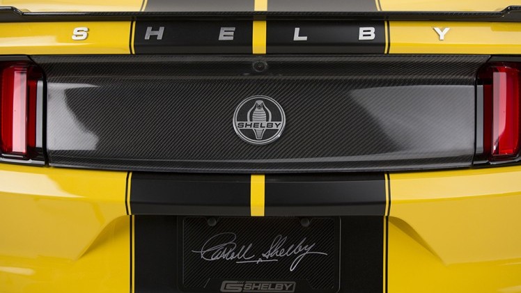 Shelby heeft de Mustang onder handen genomen. Het resultaat? De Shelby GT met minimaal 637 pk uit een supercharged 5,0 liter V8, een aangepast onderstel en flinke Borla uitlaten.
