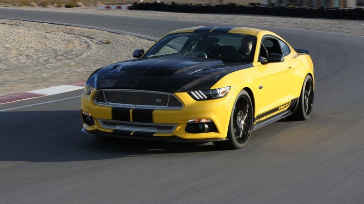 Shelby heeft de Mustang onder handen genomen. Het resultaat? De Shelby GT met minimaal 637 pk uit een supercharged 5,0 liter V8, een aangepast onderstel en flinke Borla uitlaten.
