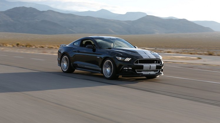 Shelby heeft de Mustang onder handen genomen. Het resultaat? De Shelby GT met minimaal 637 pk uit een supercharged 5,0 liter V8, een aangepast onderstel en flinke Borla uitlaten.