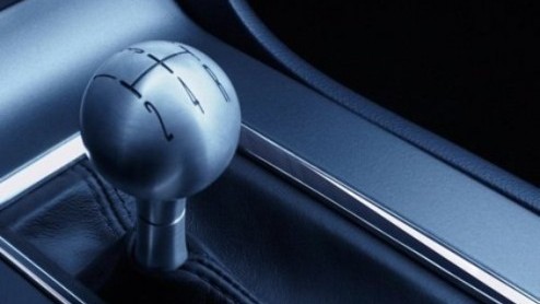 Leuk zon versnellingspook? Het is echter een nieuw levensteken van de vernieuwde Ford Mustang, die medio 2009 on the road gaat. Inderdaad, plannen voor het Europese continent zijn er nog niet. Eind