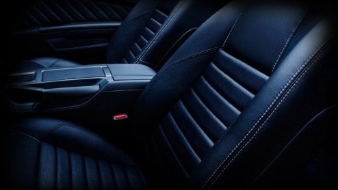 Leuk zon versnellingspook? Het is echter een nieuw levensteken van de vernieuwde Ford Mustang, die medio 2009 on the road gaat. Inderdaad, plannen voor het Europese continent zijn er nog niet. Eind