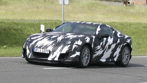 Diverse testexemplaren ten spijt, Honda zet de langverwachte opvolger van de NSX voorlopig in de ijskast. Het merk acht de tijd nu niet rijp om met een pittig tiencilinderig scheurijzer op de markt te