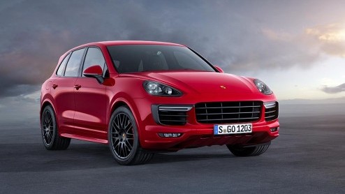 Porsche komt met twee nieuwe varianten van de Cayenne. Allebei hebben ze een 3,6 liter V6. Een is de nieuwe basisversie en de ander draagt de lettercombinatie 'GTS'.