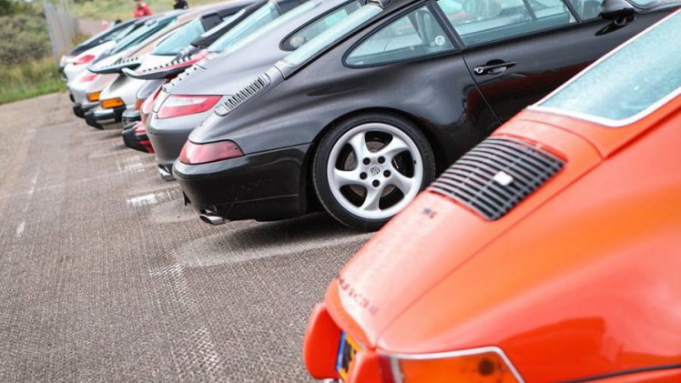 Het Nationaal Oldtimer Festival 2016 biedt op 31 juli een podium aan vele klassiekers, oldtimers, clubs, races en heeft als thema-event Paddock Porsche.