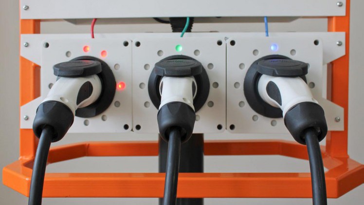 Uit het nieuwe regeerakkoord blijkt nog niet dat de Nederlandse overheid schone energie koppelt aan schone mobiliteit, zo meldt Rutger de Croon van Living Lab Smart Charging.