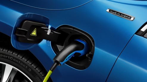 Nederland telt ruim 5000 elektrische auto's en 33.000 plug-in hybrides.