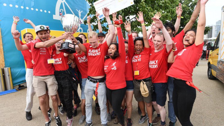 Het universiteitsteam uit Twente heeft de Shell Eco-marathon in Londen gewonnen.