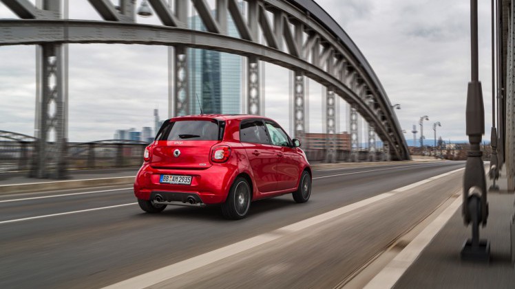 Smart introduceert nieuwe BRABUS fortwo en BRABUS forfour. Ze worden beiden ook leverbaar als BRABUS Xclusive met nog meer luxe. Het duo beschikt over een 109 pk sterke turbmomotor en twinamic.