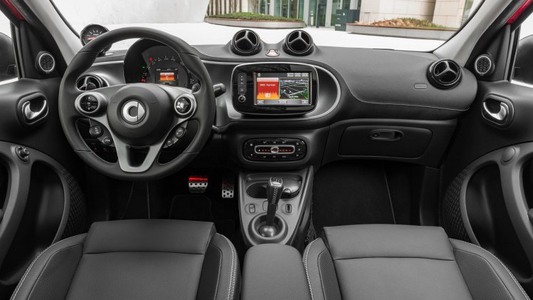 Smart introduceert nieuwe BRABUS fortwo en BRABUS forfour. Ze worden beiden ook leverbaar als BRABUS Xclusive met nog meer luxe. Het duo beschikt over een 109 pk sterke turbmomotor en twinamic.