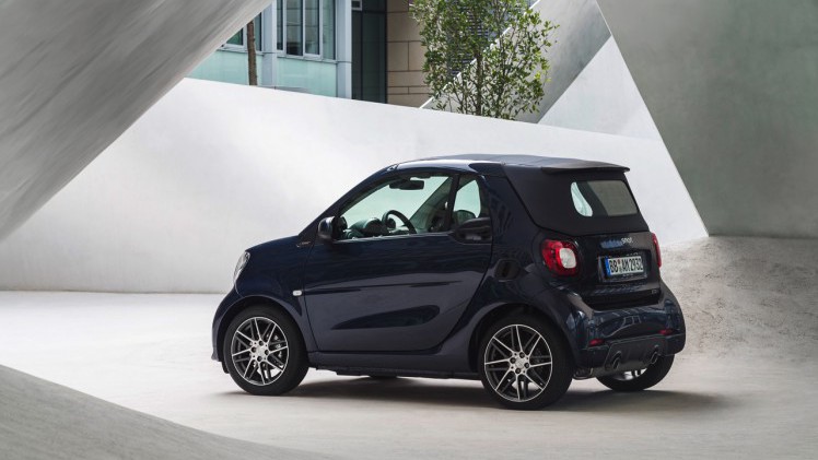 Smart introduceert nieuwe BRABUS fortwo en BRABUS forfour. Ze worden beiden ook leverbaar als BRABUS Xclusive met nog meer luxe. Het duo beschikt over een 109 pk sterke turbmomotor en twinamic.