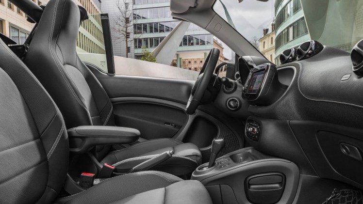 Smart introduceert nieuwe BRABUS fortwo en BRABUS forfour. Ze worden beiden ook leverbaar als BRABUS Xclusive met nog meer luxe. Het duo beschikt over een 109 pk sterke turbmomotor en twinamic.
