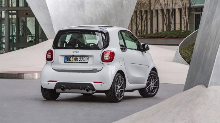 Smart introduceert nieuwe BRABUS fortwo en BRABUS forfour. Ze worden beiden ook leverbaar als BRABUS Xclusive met nog meer luxe. Het duo beschikt over een 109 pk sterke turbmomotor en twinamic.