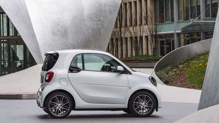 Smart introduceert nieuwe BRABUS fortwo en BRABUS forfour. Ze worden beiden ook leverbaar als BRABUS Xclusive met nog meer luxe. Het duo beschikt over een 109 pk sterke turbmomotor en twinamic.