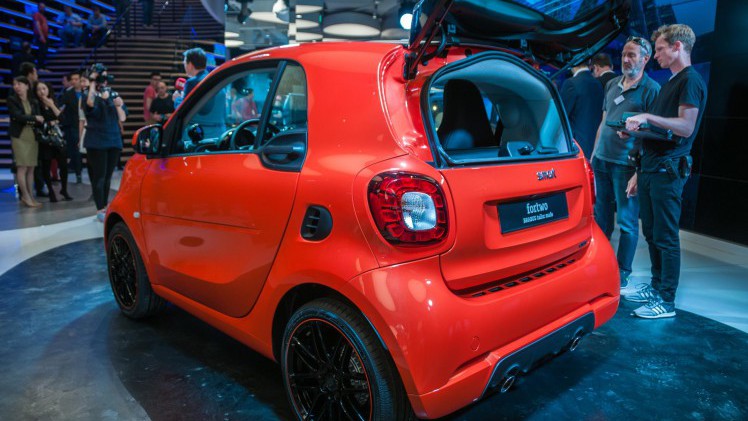 Smart introduceert nieuwe BRABUS fortwo en BRABUS forfour. Ze worden beiden ook leverbaar als BRABUS Xclusive met nog meer luxe. Het duo beschikt over een 109 pk sterke turbmomotor en twinamic.