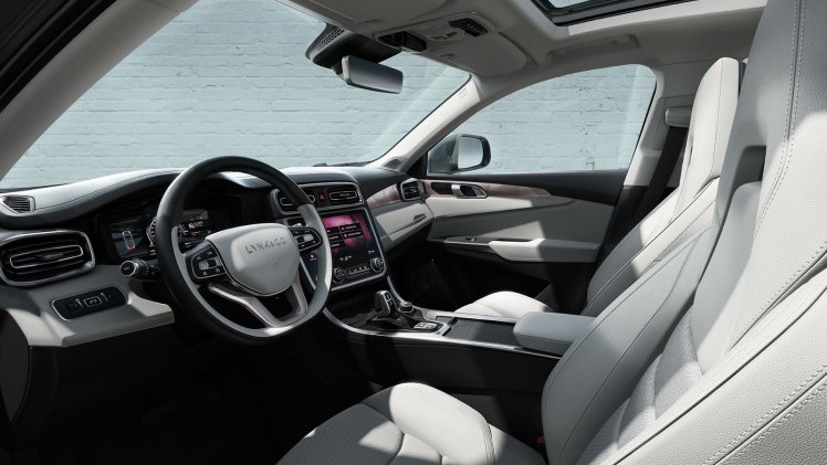 Geely, eigenaar van Volvo, presenteert in samenwerking daarmee het nieuwe merk Lynk & Co. Connectiviteit staat hoog in het vaandel en de internationale verkoopambities zijn zeker aanwezig.