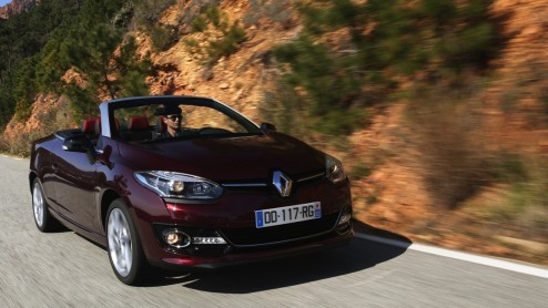 Autotest vernieuwde Renault Mgane Coup-Cabriolet TCe130 met nieuwe 1.2 liter turbomotor. De Mgane CC test is gereden met de dCi 130.