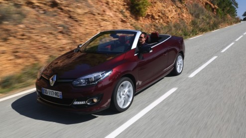 Autotest vernieuwde Renault Mgane Coup-Cabriolet TCe130 met nieuwe 1.2 liter turbomotor. De Mgane CC test is gereden met de dCi 130.