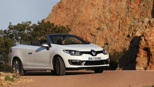 Autotest vernieuwde Renault Mgane Coup-Cabriolet TCe130 met nieuwe 1.2 liter turbomotor. De Mgane CC test is gereden met de dCi 130.