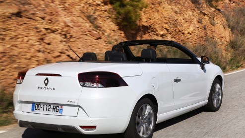 Autotest vernieuwde Renault Mgane Coup-Cabriolet TCe130 met nieuwe 1.2 liter turbomotor. De Mgane CC test is gereden met de dCi 130.