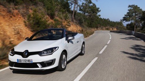 Autotest vernieuwde Renault Mgane Coup-Cabriolet TCe130 met nieuwe 1.2 liter turbomotor. De Mgane CC test is gereden met de dCi 130.