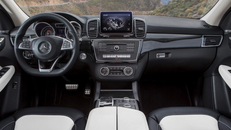 Debuut facelift M-Klasse als Mercedes GLE met nieuwe GLE 500e plug-in hybride en AMG-varianten.