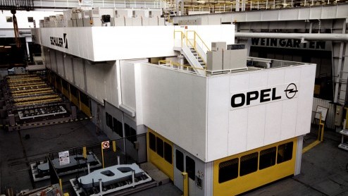 Opel maakt vandaag bekend een nieuw vlaggenschip voor ogen te hebben. Naast de Insignia wordt dat een SUV, die voor 2020 op de markt komt.
