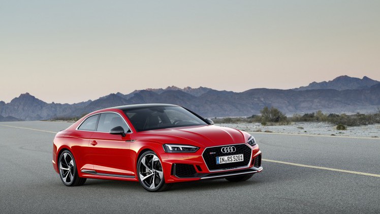 Audi heeft de nieuwe A5 nu ook gepresenteerd als RS5, voorzien van een nieuwe V6-biturbomotor. De auto laat ook meteen de nieuwe RS-designtaal zien