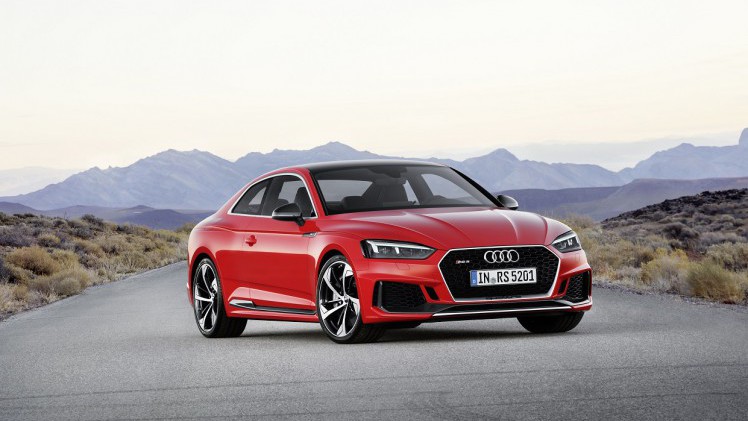 Audi heeft de nieuwe A5 nu ook gepresenteerd als RS5, voorzien van een nieuwe V6-biturbomotor. De auto laat ook meteen de nieuwe RS-designtaal zien