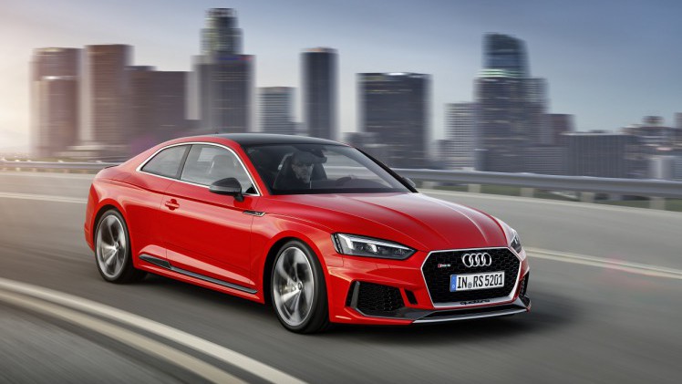 Audi heeft de nieuwe A5 nu ook gepresenteerd als RS5, voorzien van een nieuwe V6-biturbomotor. De auto laat ook meteen de nieuwe RS-designtaal zien