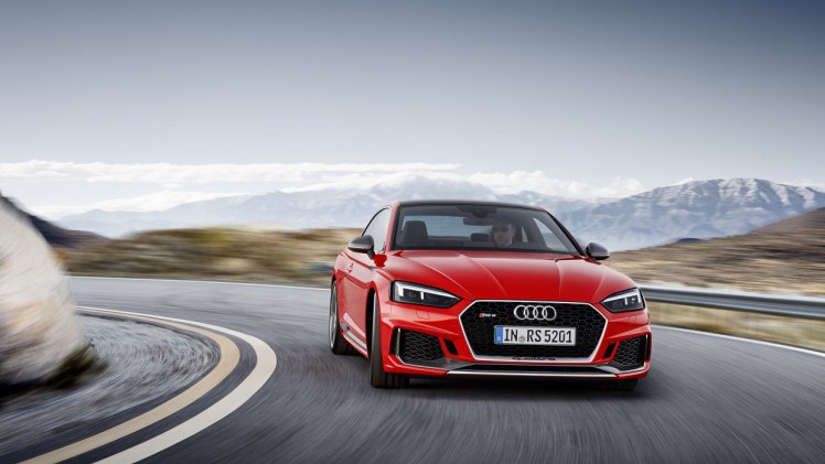 Audi heeft de nieuwe A5 nu ook gepresenteerd als RS5, voorzien van een nieuwe V6-biturbomotor. De auto laat ook meteen de nieuwe RS-designtaal zien