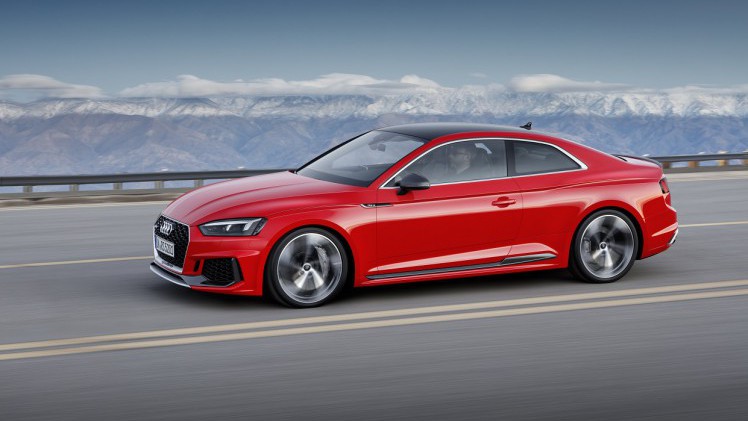 Audi heeft de nieuwe A5 nu ook gepresenteerd als RS5, voorzien van een nieuwe V6-biturbomotor. De auto laat ook meteen de nieuwe RS-designtaal zien