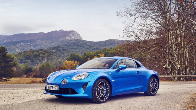 Renault herintroduceert het merk Alpine en maakt met de lichtgewicht A110 meteen een diepe indruk.
