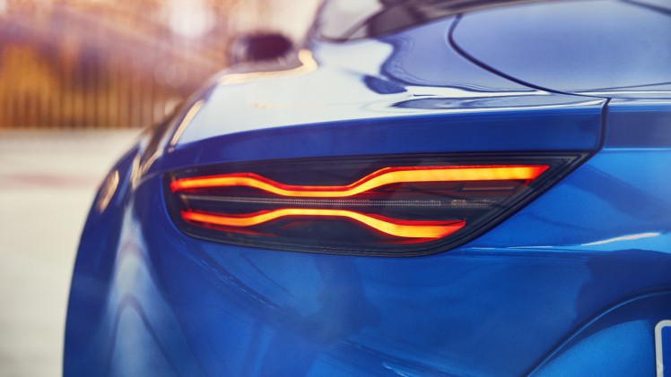 Renault herintroduceert het merk Alpine en maakt met de lichtgewicht A110 meteen een diepe indruk.