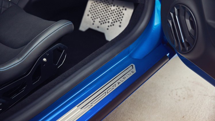 Renault herintroduceert het merk Alpine en maakt met de lichtgewicht A110 meteen een diepe indruk.