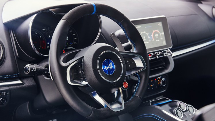Renault herintroduceert het merk Alpine en maakt met de lichtgewicht A110 meteen een diepe indruk.