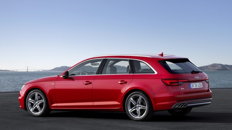 Predictive efficiency assistant, cross traffic assist, audi active lane assist en zelfs een afslagassistent. Een kleine greep uit de overdaad aan veiligheidsystemen van Audis nieuwe A4.