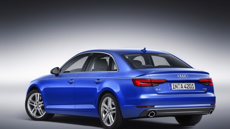 Predictive efficiency assistant, cross traffic assist, audi active lane assist en zelfs een afslagassistent. Een kleine greep uit de overdaad aan veiligheidsystemen van Audis nieuwe A4.