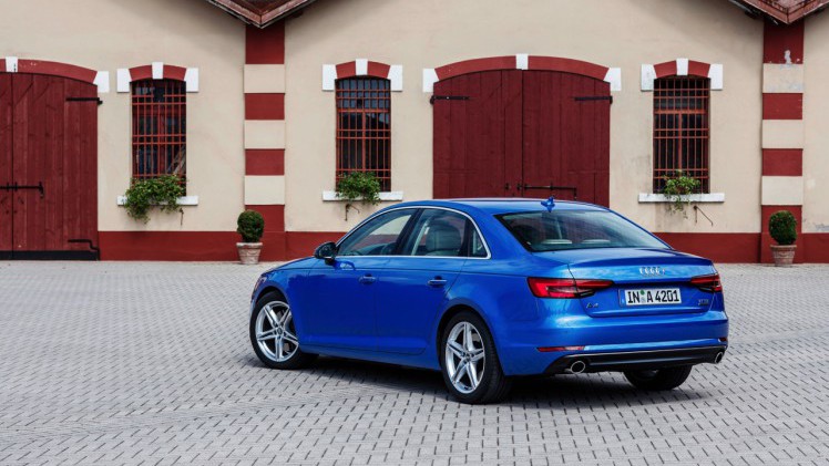 Autotest nieuwe Audi A4 2.0 TFSI 190 pk S tronic, de zuinige sportsedan met 20% bijtelling. Hij staat samen met de A4 3.0 TDI quattro garant voor sportieve prestaties en veel innovaties.