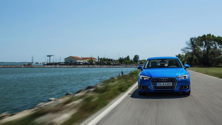 Autotest nieuwe Audi A4 2.0 TFSI 190 pk S tronic, de zuinige sportsedan met 20% bijtelling. Hij staat samen met de A4 3.0 TDI quattro garant voor sportieve prestaties en veel innovaties.