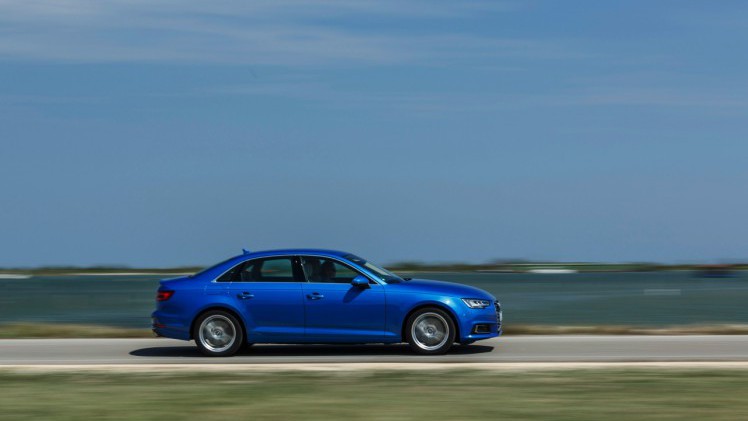 Autotest nieuwe Audi A4 2.0 TFSI 190 pk S tronic, de zuinige sportsedan met 20% bijtelling. Hij staat samen met de A4 3.0 TDI quattro garant voor sportieve prestaties en veel innovaties.