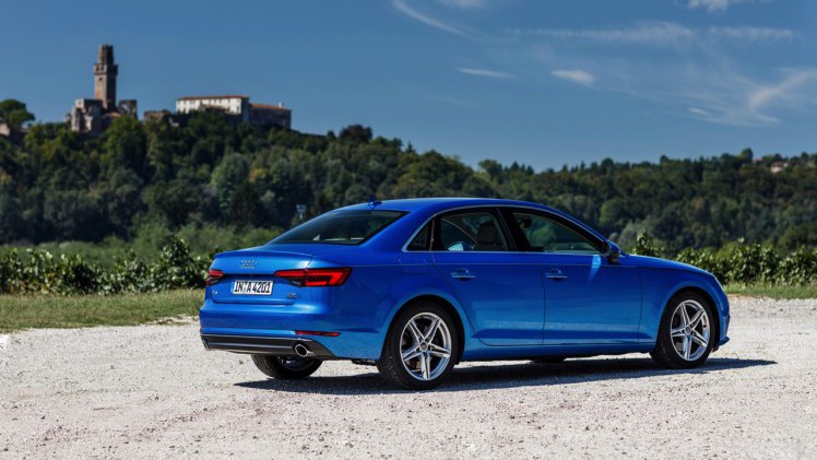 Autotest nieuwe Audi A4 2.0 TFSI 190 pk S tronic, de zuinige sportsedan met 20% bijtelling. Hij staat samen met de A4 3.0 TDI quattro garant voor sportieve prestaties en veel innovaties.