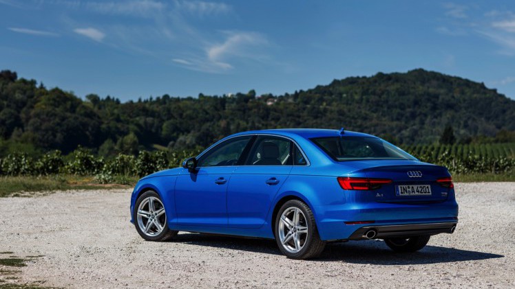 Autotest nieuwe Audi A4 2.0 TFSI 190 pk S tronic, de zuinige sportsedan met 20% bijtelling. Hij staat samen met de A4 3.0 TDI quattro garant voor sportieve prestaties en veel innovaties.