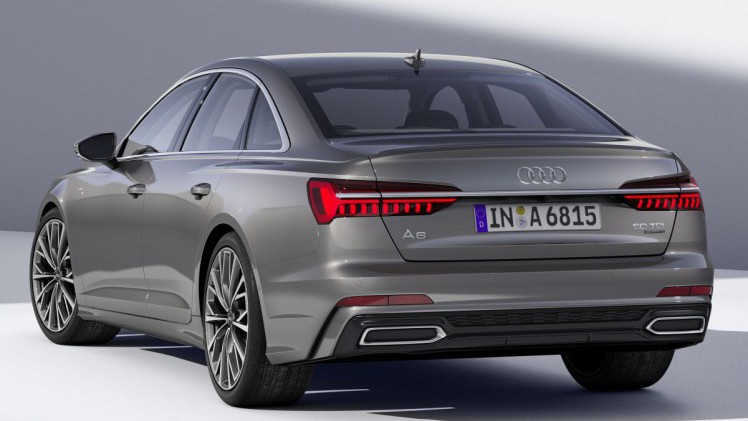 Nieuwe Audi A6 in de zomer bij dealer