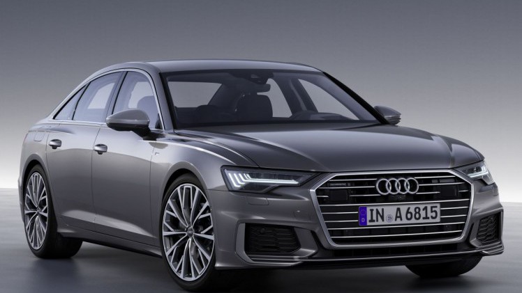 Nieuwe Audi A6 in de zomer bij dealer