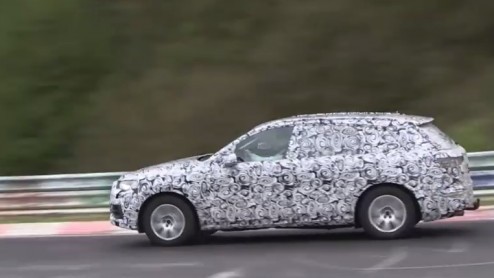 Nieuwe Audi Q7 in spy video gesignaleerd. Introductie eind 2014. Audi Q7 belooft veel lichter te zijn en wordt ook leverbaar als plug-in hybride.