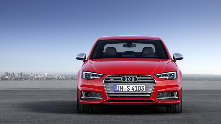 Nieuwe Audi A4 ook gepresenteerd als S4 en S4 Avant. Met zijn 3.0 TFSI en 354 pk is deze uitvoering het voorlopige topmodel.