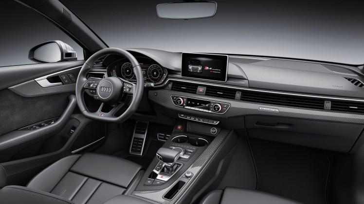 Nieuwe Audi A4 ook gepresenteerd als S4 en S4 Avant. Met zijn 3.0 TFSI en 354 pk is deze uitvoering het voorlopige topmodel.