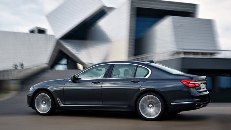 Dit is de nieuwe BMW 7 Serie, die vanaf 24 oktober bij de dealer komt te staan. Tegelijk met de onthulling zijn ook de prijzen bekend gemaakt.